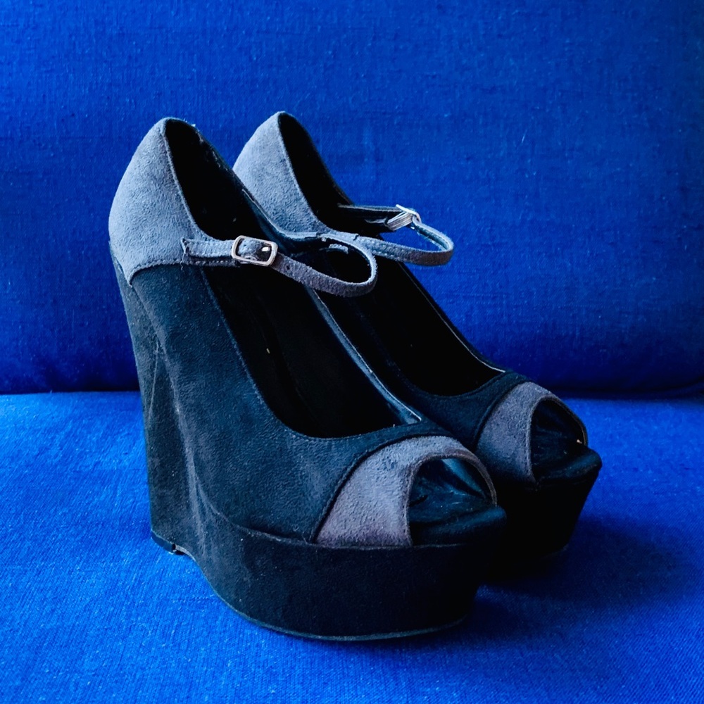 Wild Diva Lounge Gray Black Platform Wedges Size 8